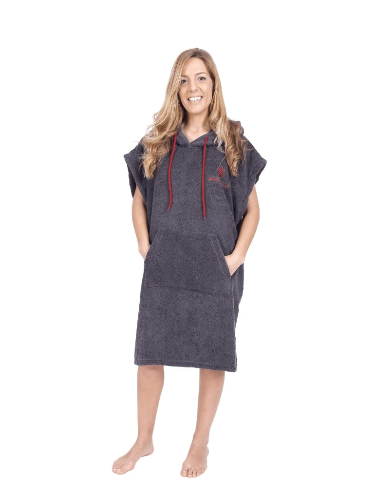 Femeie care poarta un poncho plaja dama din bumbac, culoare gri